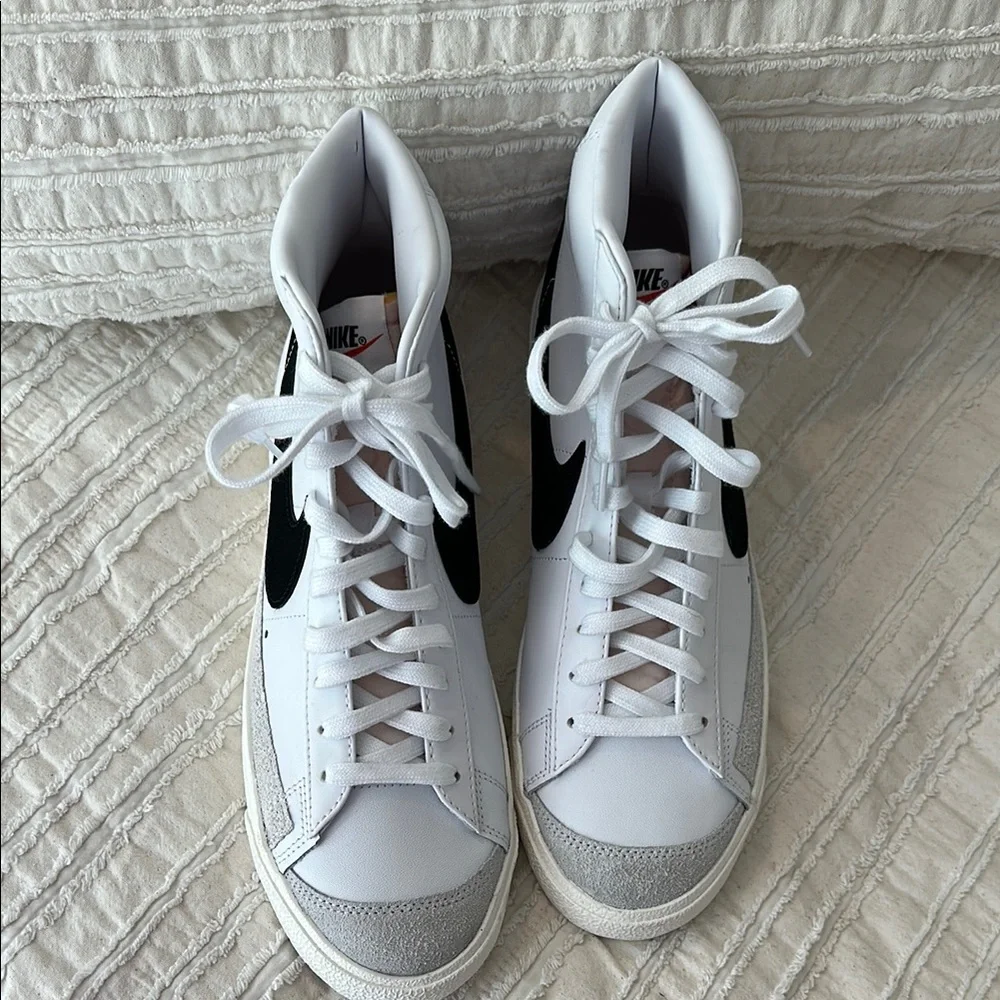 NWOT Men’s Nike White and Black High-Tops - Picture 4 of 7